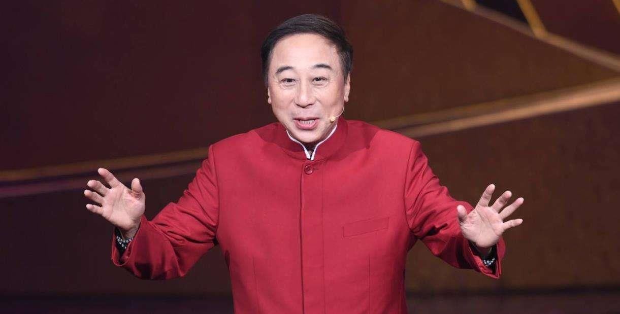 冯巩家人基因太强大和家人一同祭祖长相简直一模一样