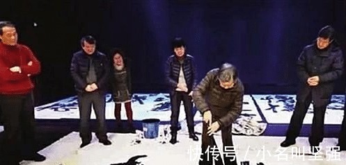 王羲之@女书法名家周慧珺也在地上写起了大字,玩起了曾翔那一套!