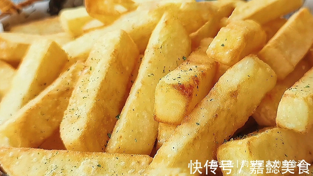 最近很火的土豆做法,店里卖12块钱,在家不到3块钱就能做,真香