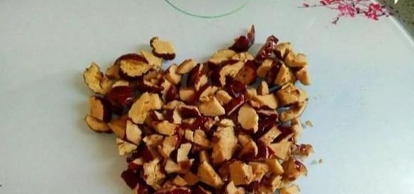 想吃发糕不用买,教你红糖大枣发糕做法,香甜柔软,比面包还好吃