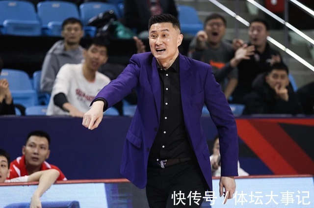 汤普森|三连冠终止?杜锋笑了,2人回归+易建联复苏,账面实力比上赛季强