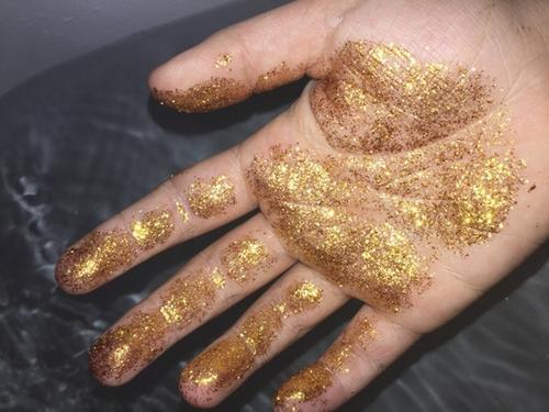 残留的美缝剂该如何清洗,沾到手上怎么办?