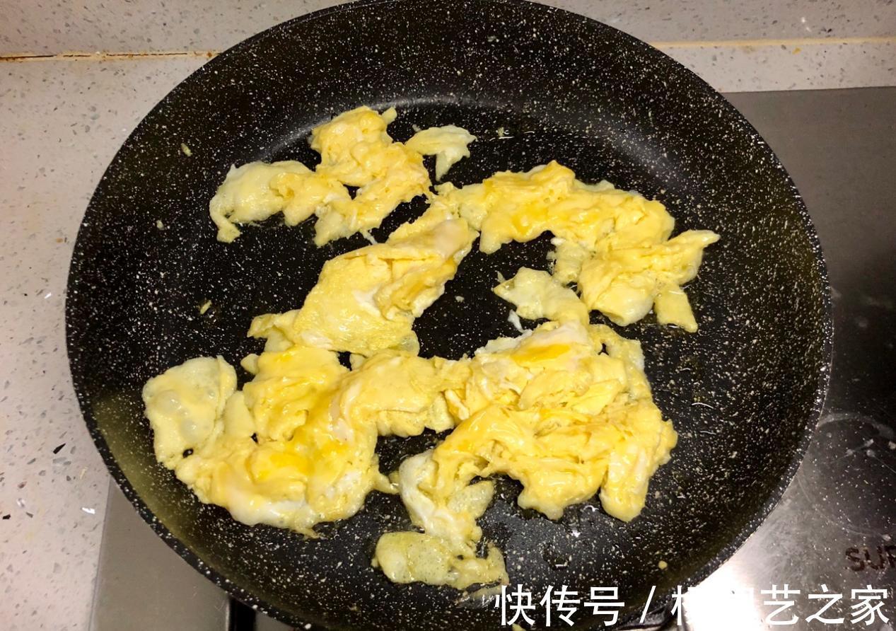 早餐|快手又好吃的胡萝卜卷饼,10分钟就做好,早餐的好选择