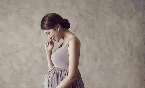 吉娜|畸形审美绑架了多少孕妇?郎朗吉娜被点名批评,完美女性形象倒塌