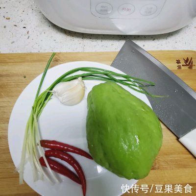 神秘美味爽口脆～炝炒佛手瓜，今晚请偷偷吃