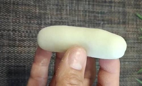  最近我家迷上了吃这个，蒸熟加一物揉成条，放冰箱随吃随取，方便