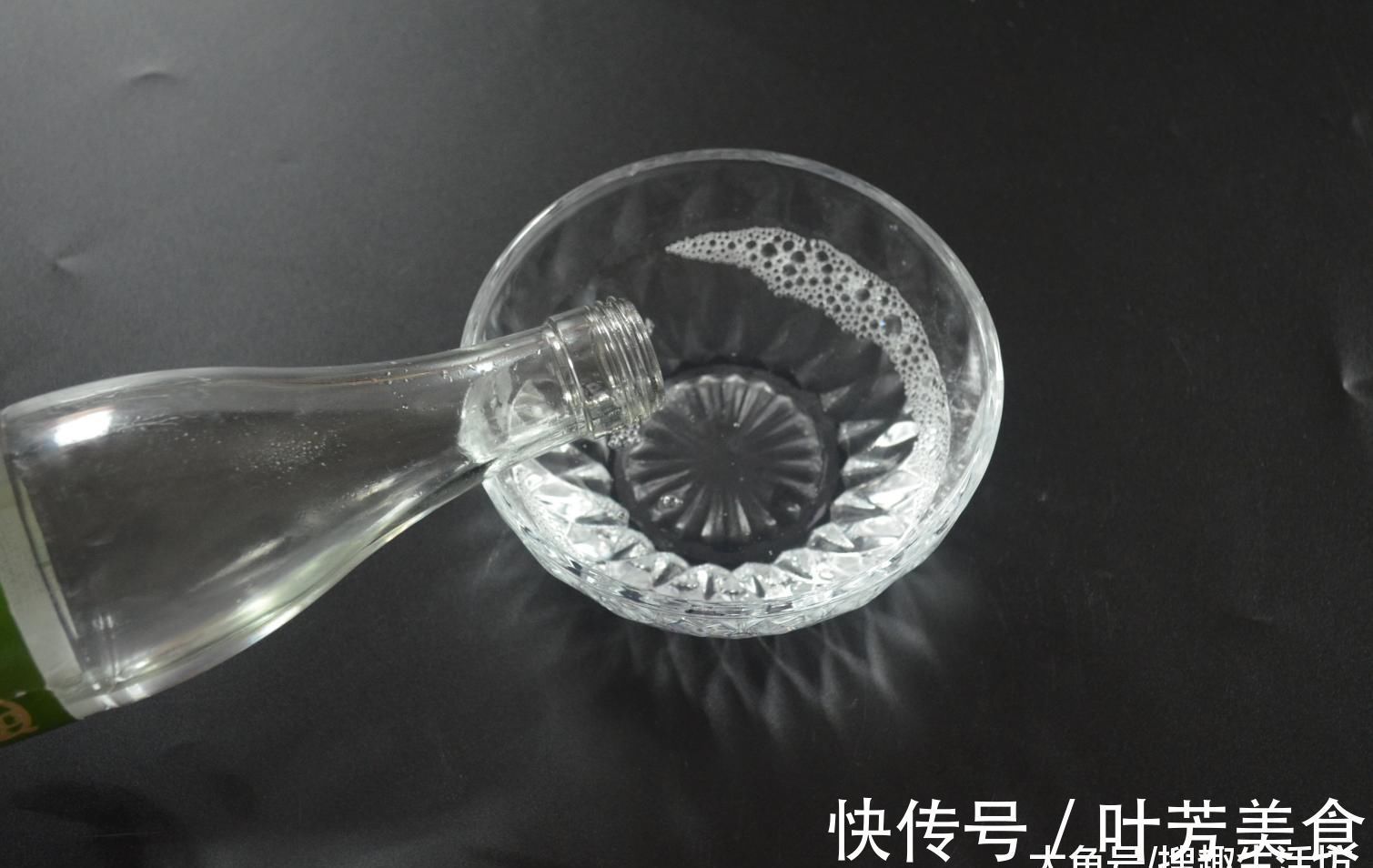 洗衣液和白醋混合在一起, 没想到作用这么大, 可惜知道的人还不多