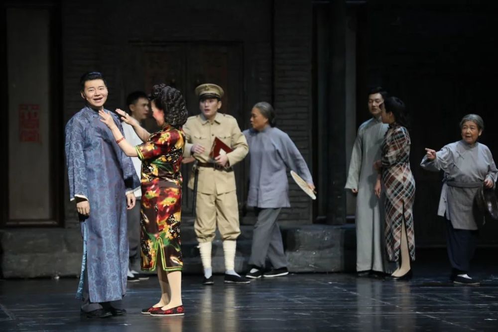  星光|今晚的大钻石星光熠熠，话剧《四世同堂》每一位演员都有惊喜！