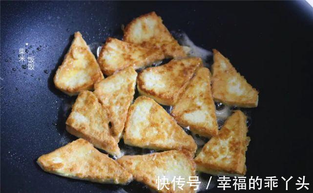 白菜炖豆腐,这样做才好吃,豆腐鲜香多汁,白菜脆嫩爽口
