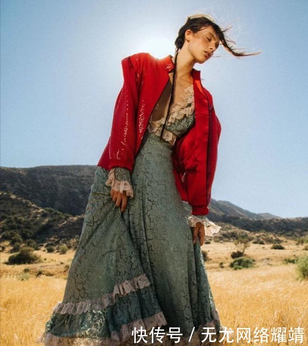 碎花|“百褶裙”不受宠了,今年开始流行“奶奶裙”,青春减龄有气质