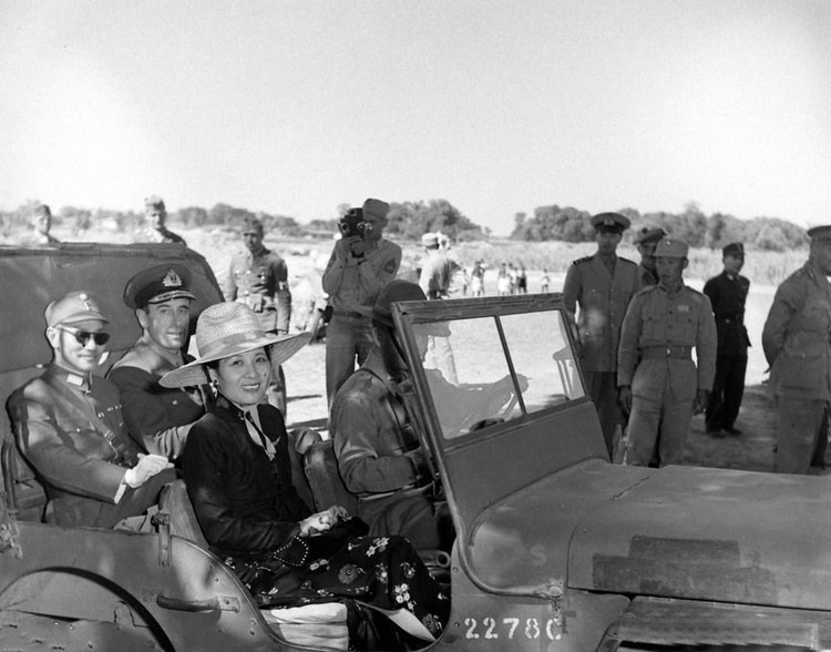 原因|士兵当众对宋美龄动手动脚,得知原因后,宋美龄笑了,还请他吃饭