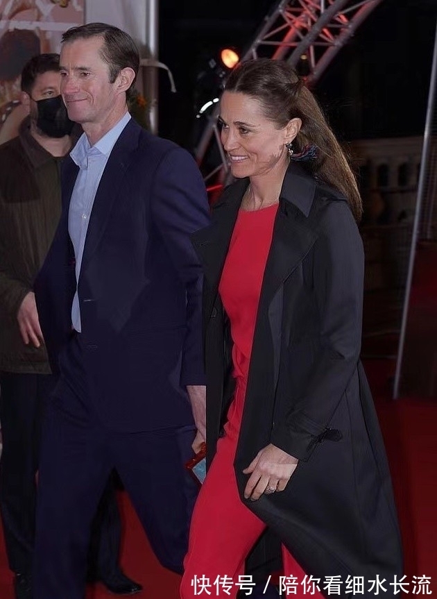 凯特王妃 凯特的38岁妹妹衰老到不敢认!踩高跟鞋走路带风,比46岁老公憔悴