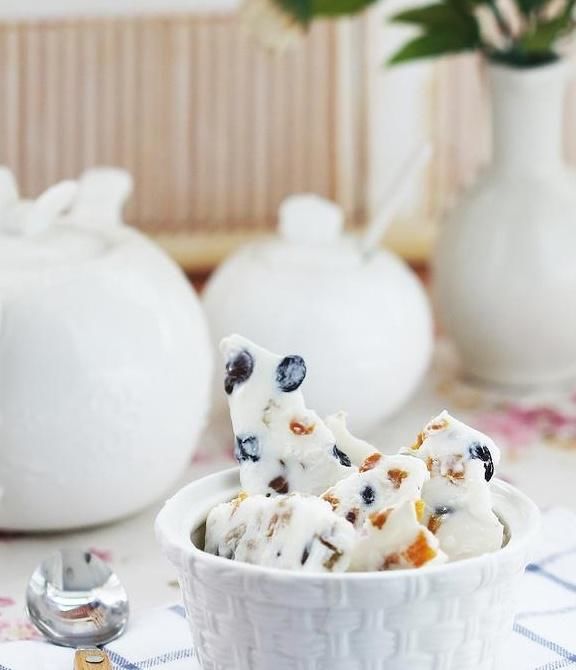 黑葡萄干|三伏天就爱这口清凉，有酸奶就能做，不用锅不用煮，搅拌2下就好