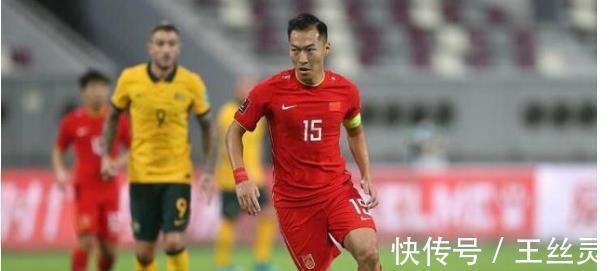 李霄鹏|国足主帅李霄鹏一举动引关注,本人很敬业,但要拿出成绩