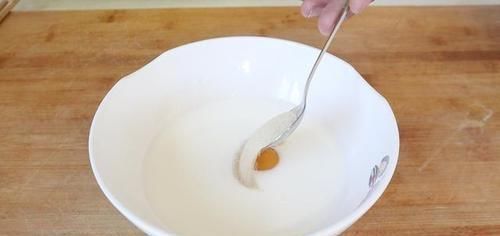 做饼时,别再用水和面了,试试新吃法,不揉面不擀面,比吃肉还香