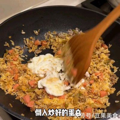 香菜肉沫蛋炒饭