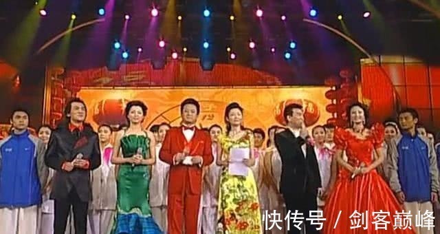 春晚歷史最大“恥辱”:六位主持人集體失誤,導(dǎo)演說出當(dāng)年真相