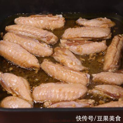 蒜蓉鸡翅！年夜饭端上桌就光盘，好吃到吮手指