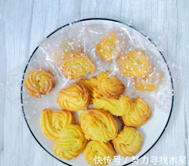 原味曲奇饼干,酥脆香甜,自己吃送人都不错!