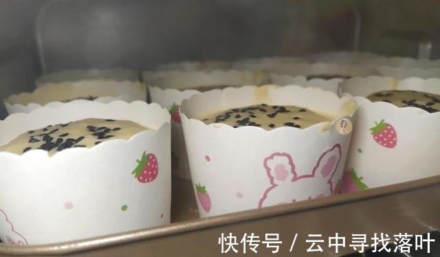 糯米鸡蛋|秋冬时节这样吃糯米,把它做成小蛋糕,细腻柔软,好吃易消化!