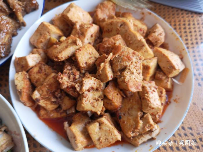 小叔子第一次带女友回家过年，嫂子做一桌好菜来招待，看看丰盛吗