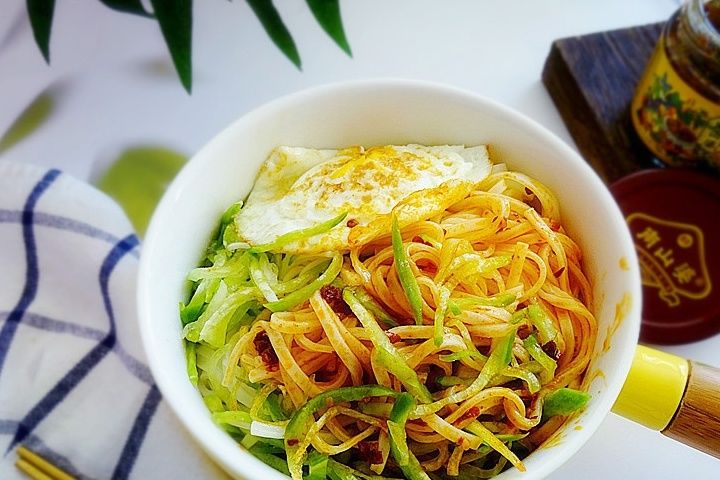 姐姐晚餐就一碗面,晒餐后网友们纷纷留言:这吃法妙,要试试!