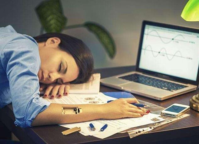 肝脏|熬夜伤肝，白开水加一点它，不仅能保护肝脏，还能减肥排毒!