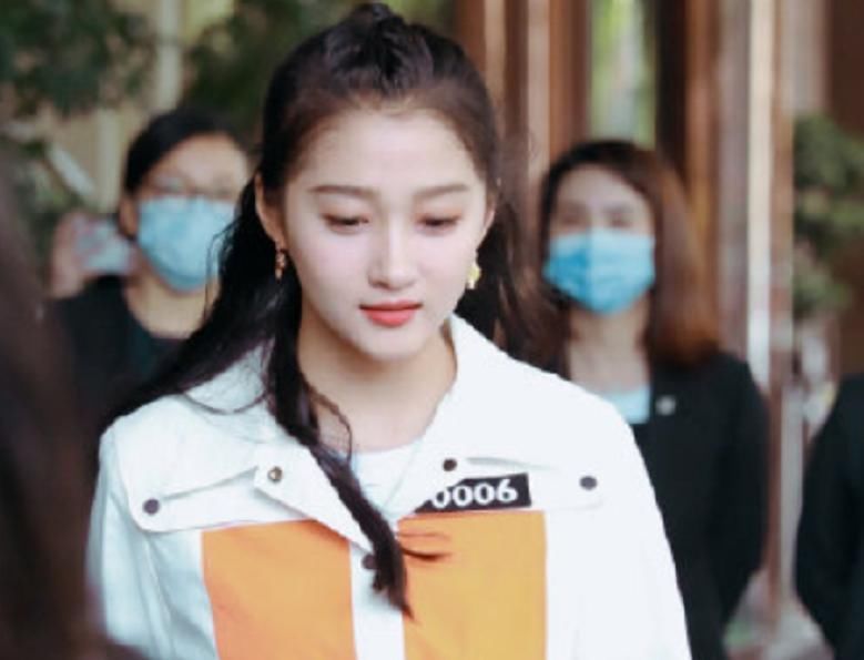 《跑男8》关晓彤录制节目时,为啥会中途退出得知原因全网理解