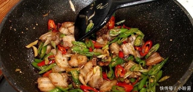 做法|农家小炒肉最好吃的做法,做对1步,香辣开胃,肥而不腻