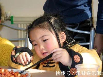 左手|孩子“左撇子”究竟是聪明还是发育障碍?专家告诉你标准答案