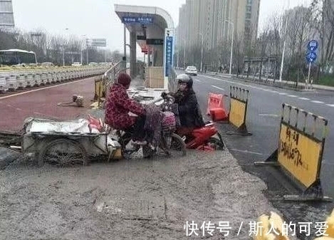 |搞笑GIF:面包车觉得很无辜啊!后面的小姐姐开过去了吗?