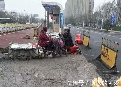 |搞笑GIF：面包车觉得很无辜啊！后面的小姐姐开过去了吗？