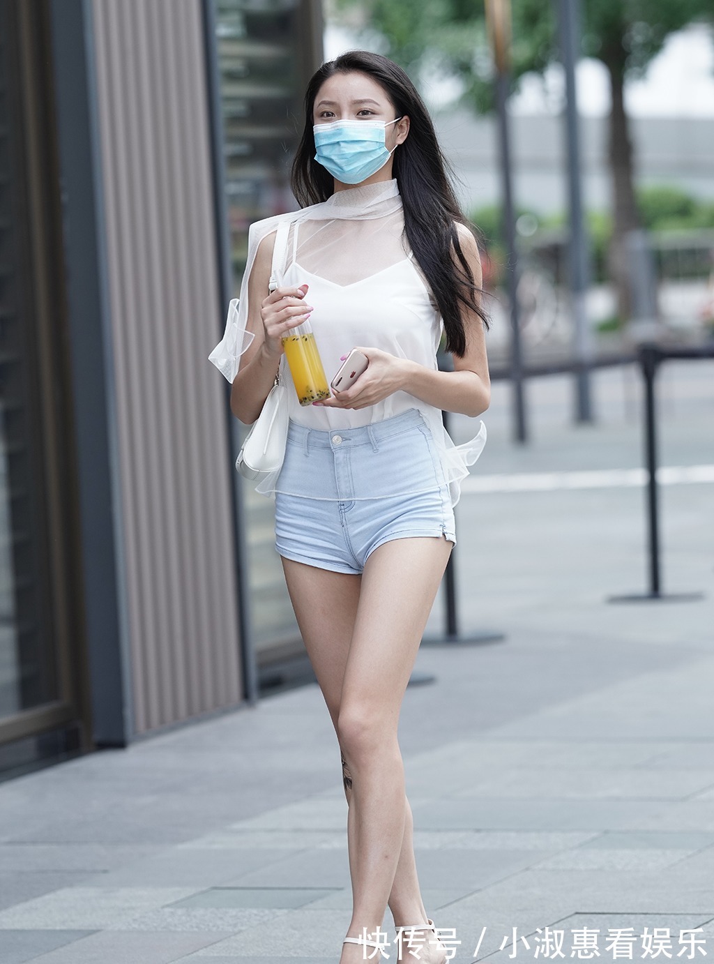 穿搭|夏季穿搭少不了配饰的点缀,丝巾的运用,让美变得“仙”起来