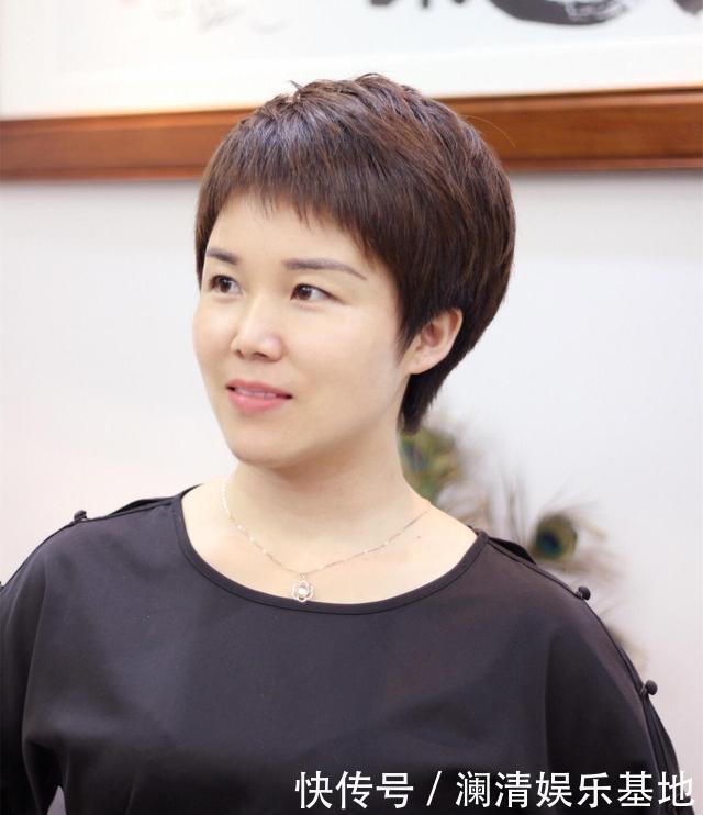 发质|奔四奔五的女人,推荐剪掉长发梳短发,原因有5点,重点不是好看