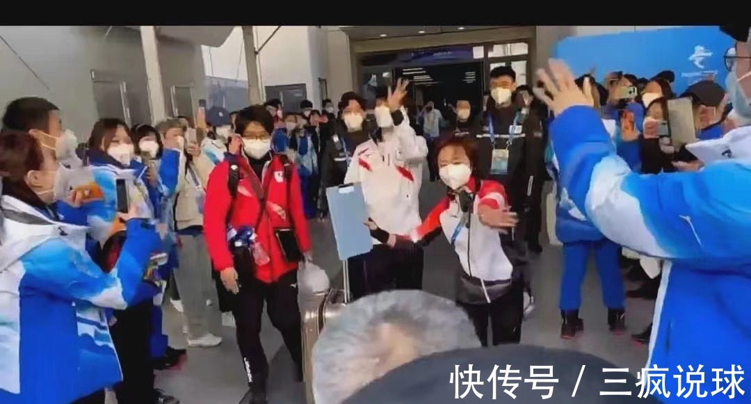单人|到家了!羽生结弦抵达日本,获英雄般待遇场面壮观,盛赞北京冬奥