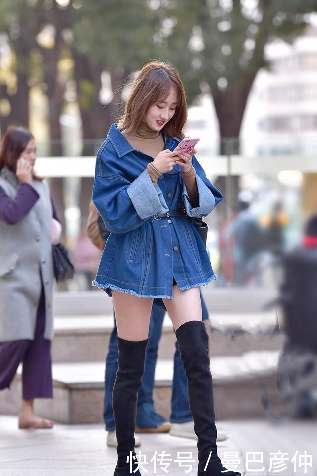 下装|牛仔外套搭配短裤,营造出下装消失的效果,穿出时髦优雅的气质