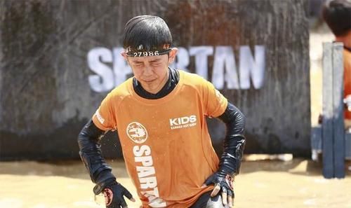 霸總|康康在《爸爸去哪兒》一出場就是“霸總”，其實他兒時也很可愛