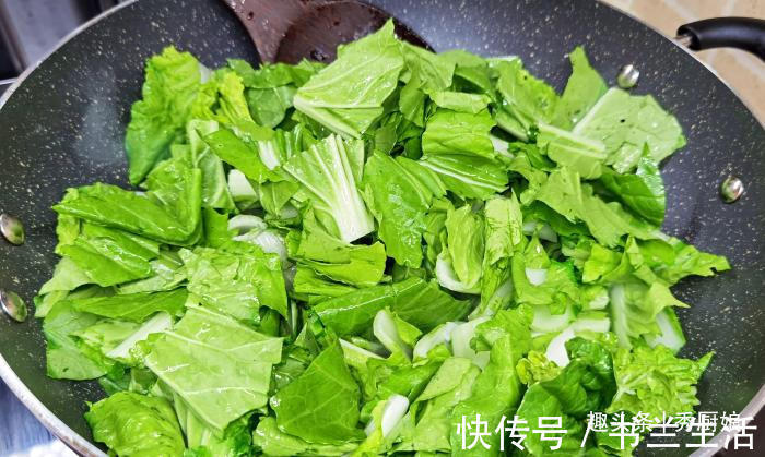 秋天|秋天,宁可不吃肉,此碱性蔬菜要多吃,钙含量极高,炖豆腐超级香