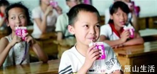 肠胃菌群|劝告家长最伤孩子的4种早餐,家长别再喂了,尤其是第二种