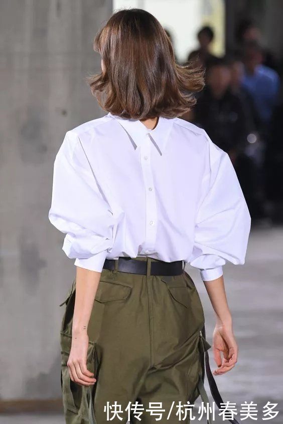 衣品好的女人,从不用力过猛