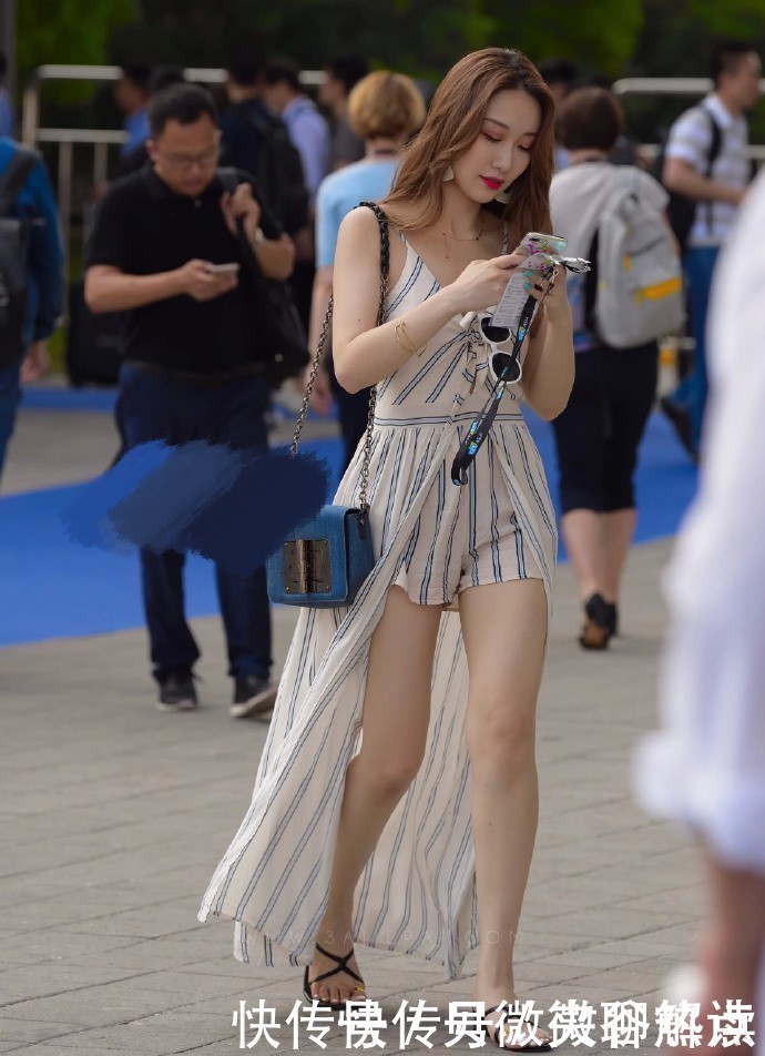 造型|穿“床单”的女神小姐姐,造型有点“飘逸”,走路都带风