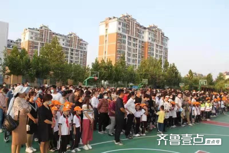 爱心义卖|博兴县第三小学举行“与爱同行，爱心义卖”大型公益活动