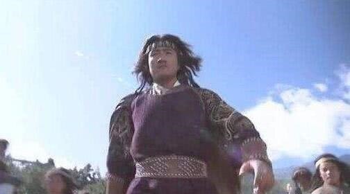 扫地僧#此人是萧峰“半个徒弟”,武功却力压萧峰,扫地僧完全不是对手