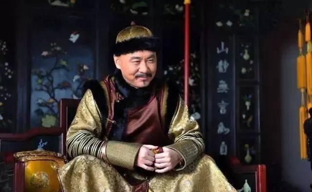 爱新觉罗|男人戴价值上亿乾隆扳指,专家呼吁给国家,男子知道我是谁吗