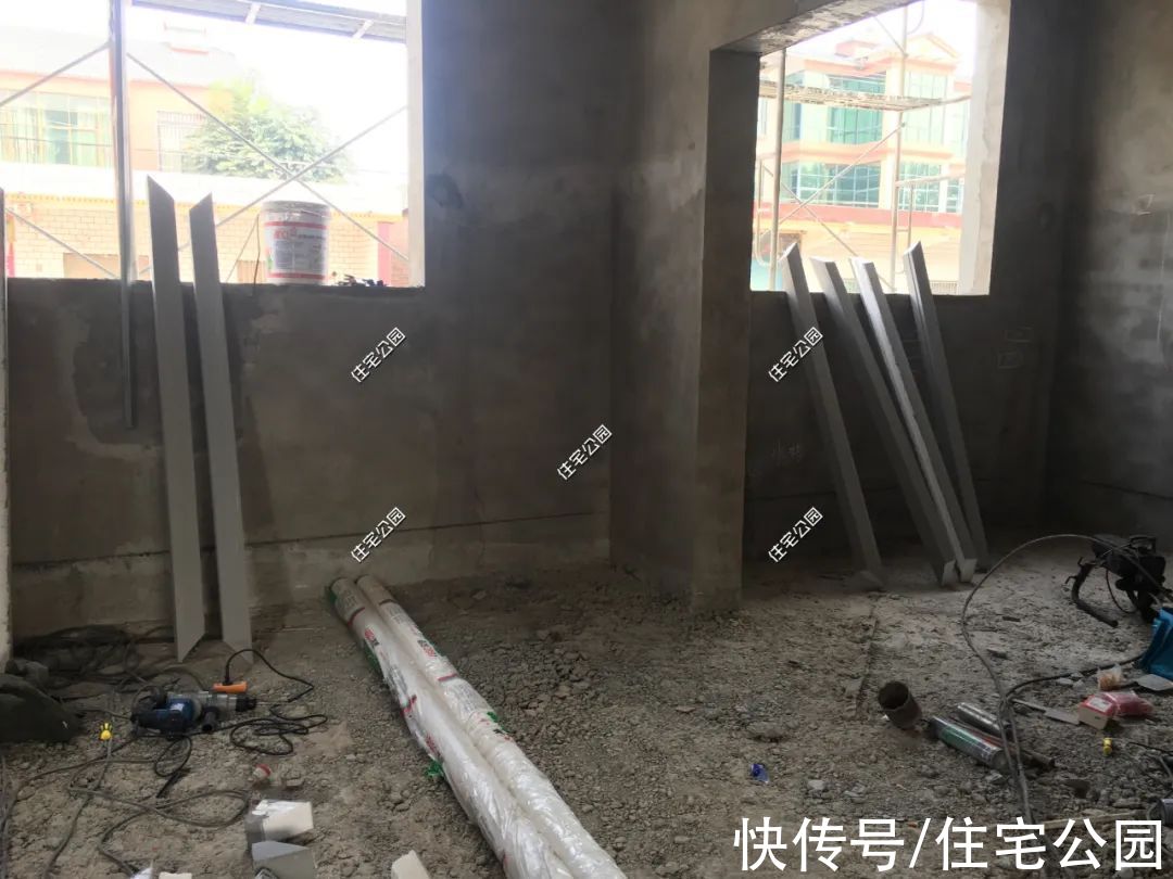 楼面|河南农村85万建三层别墅，比效果图还漂亮