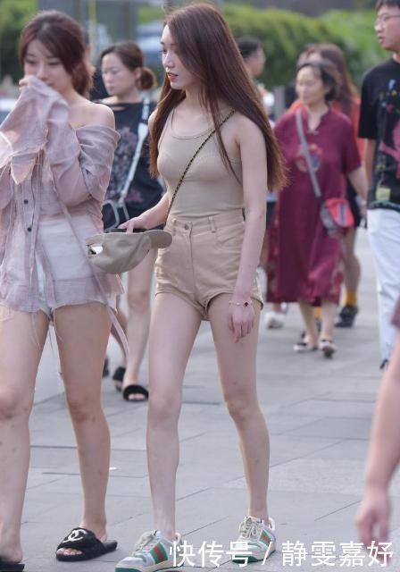 腿长就是爱“臭美”,热裤只有5公分,老公看到不生气吗