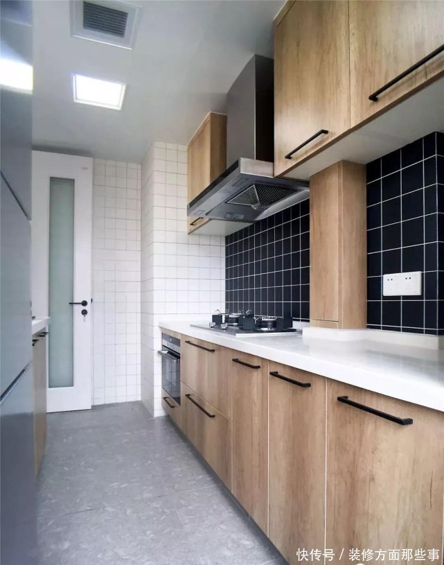 北欧|87平北欧混日式风将客厅打造舒适的家庭影院,阳台设计成品茶区