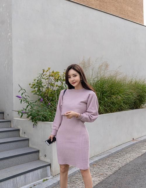  婉心|美女穿搭：小姐姐爱穿粉色针织套装，一顾倾城，貌婉心娴！