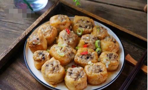 豆腐泡酿|超市遇到这食材别放过,5元买一大包,加肉馅蒸一蒸,米饭不够吃