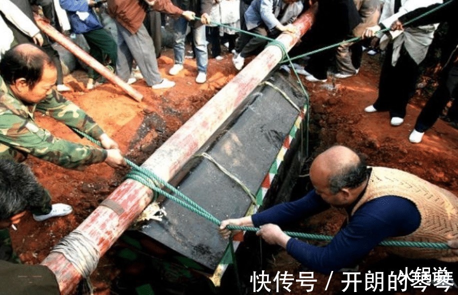 习俗#民间丧葬习俗人去世后为什么要用绳子绑双脚老祖宗的经验之谈